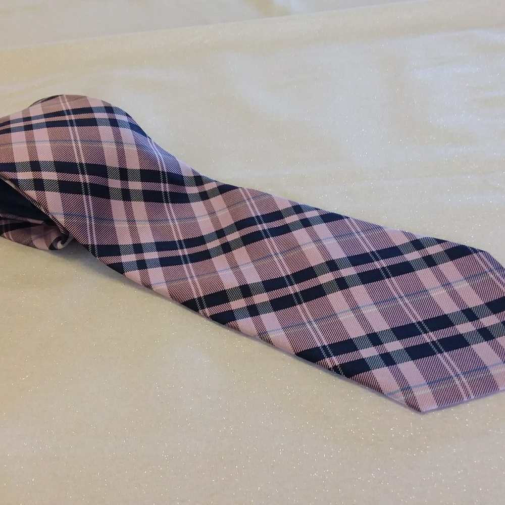 Tommy Hilfiger Men's 100% Silk Classic Tie